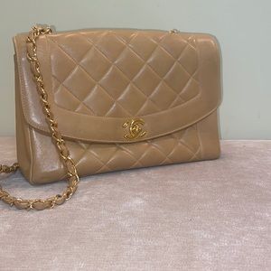 CHANEL flap latch bag
